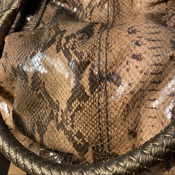 Relic Purse - Picture 3 of 10